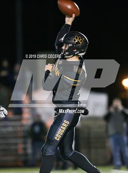 Thumbnail 2 in Livonia vs. Honeoye Falls-Lima (Section 5 Class B Final) photogallery.