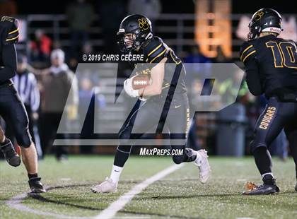Thumbnail 2 in Livonia vs. Honeoye Falls-Lima (Section 5 Class B Final) photogallery.