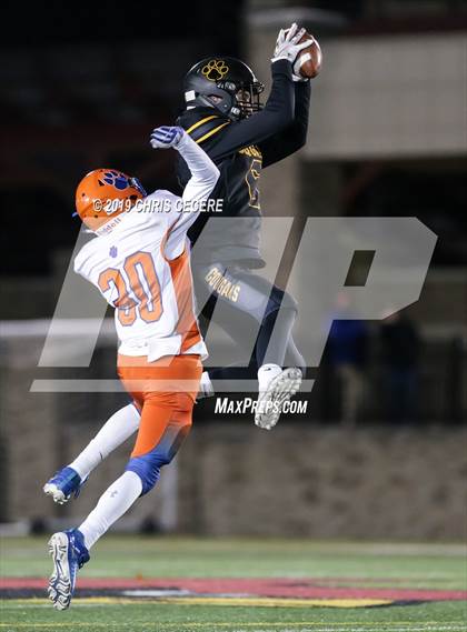 Thumbnail 3 in Livonia vs. Honeoye Falls-Lima (Section 5 Class B Final) photogallery.