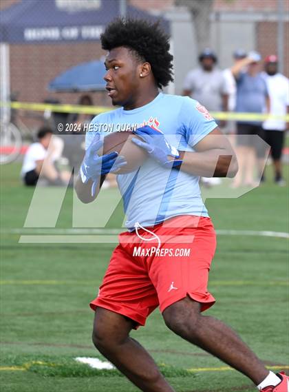 Thumbnail 2 in Los Alamitos vs. St. John Bosco (Battle At The Beach) photogallery.