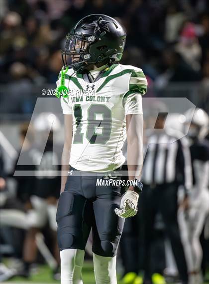 Thumbnail 3 in Iowa Colony vs. Randle (UIL 5A D2 Football Quaterfinal) photogallery.