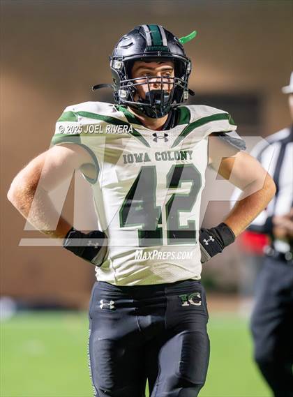 Thumbnail 2 in Iowa Colony vs. Randle (UIL 5A D2 Football Quaterfinal) photogallery.