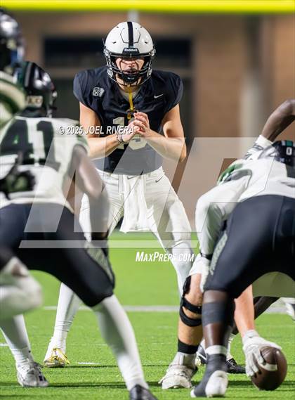 Thumbnail 2 in Iowa Colony vs. Randle (UIL 5A D2 Football Quaterfinal) photogallery.