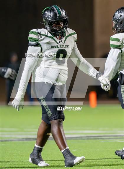Thumbnail 2 in Iowa Colony vs. Randle (UIL 5A D2 Football Quaterfinal) photogallery.