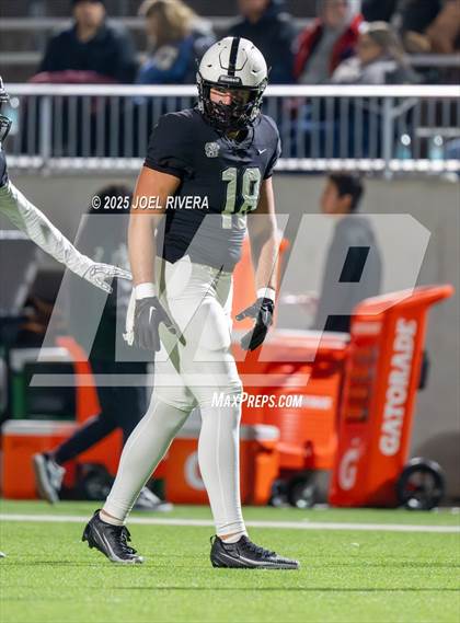 Thumbnail 1 in Iowa Colony vs. Randle (UIL 5A D2 Football Quaterfinal) photogallery.