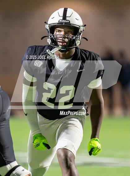 Thumbnail 1 in Iowa Colony vs. Randle (UIL 5A D2 Football Quaterfinal) photogallery.