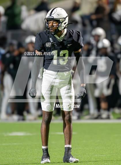 Thumbnail 3 in Iowa Colony vs. Randle (UIL 5A D2 Football Quaterfinal) photogallery.