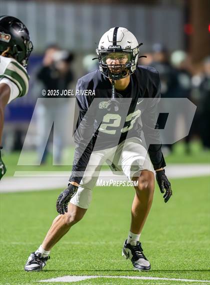 Thumbnail 3 in Iowa Colony vs. Randle (UIL 5A D2 Football Quaterfinal) photogallery.