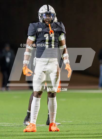 Thumbnail 3 in Iowa Colony vs. Randle (UIL 5A D2 Football Quaterfinal) photogallery.