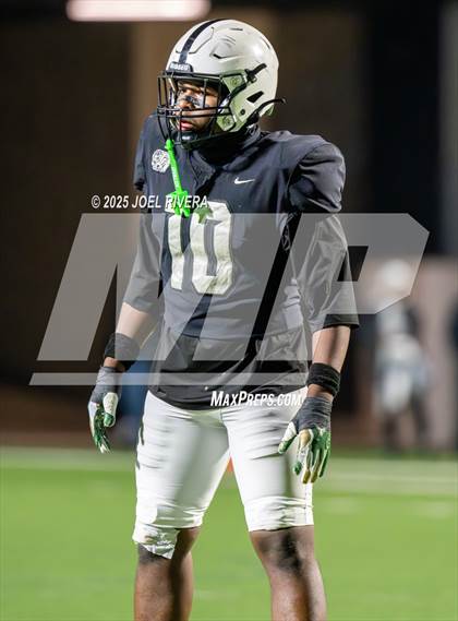 Thumbnail 3 in Iowa Colony vs. Randle (UIL 5A D2 Football Quaterfinal) photogallery.