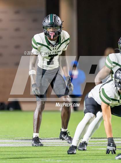 Thumbnail 3 in Iowa Colony vs. Randle (UIL 5A D2 Football Quaterfinal) photogallery.