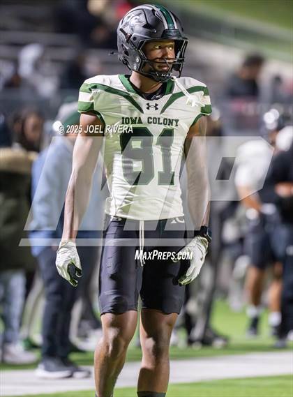 Thumbnail 1 in Iowa Colony vs. Randle (UIL 5A D2 Football Quaterfinal) photogallery.