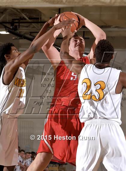 Thumbnail 2 in El Camino vs. Bountiful (MaxPreps Holiday Classic) photogallery.