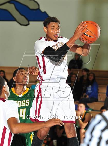 Thumbnail 2 in Foss @ Downey (MaxPreps Holiday Classic) photogallery.