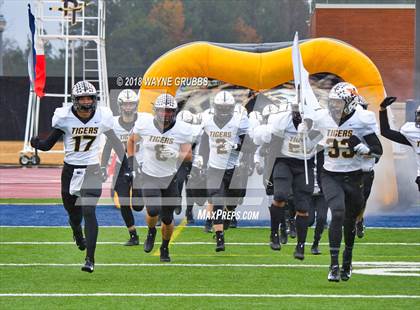 Thumbnail 2 in Atlanta vs. Malakoff (UIL 3A Regional Playoff) photogallery.