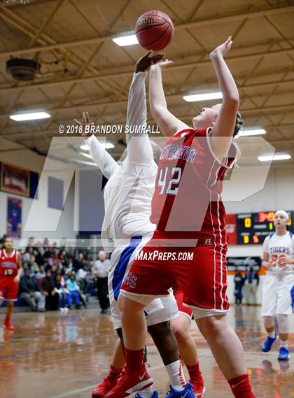 Thumbnail 2 in Chilton County vs Verbena (Chilton County Tournament) photogallery.