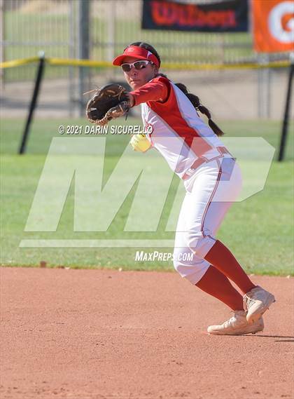 Thumbnail 3 in Santa Cruz Valley vs Benson (AIA 2A Quarterfinals) photogallery.
