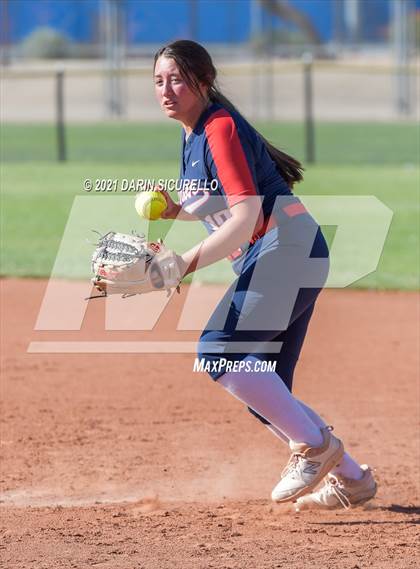 Thumbnail 3 in Santa Cruz Valley vs Benson (AIA 2A Quarterfinals) photogallery.