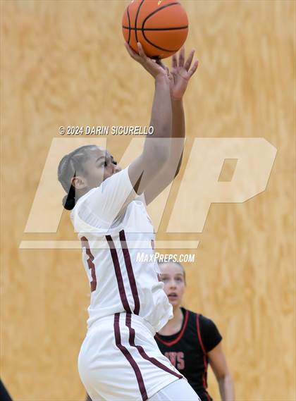 Thumbnail 2 in Bishop McNamara vs. Clackamas (Nike Tournament of Champions) photogallery.