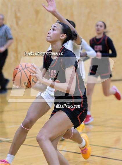 Thumbnail 1 in Bishop McNamara vs. Clackamas (Nike Tournament of Champions) photogallery.