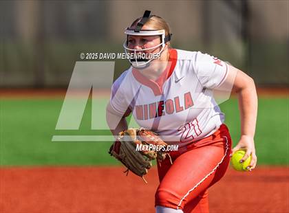 Thumbnail 2 in Miller place vs Mineola (NYPHSAA Class A Round 1) photogallery.