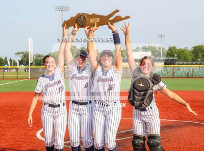 Thumbnail 3 in Miller place vs Mineola (NYPHSAA Class A Round 1) photogallery.