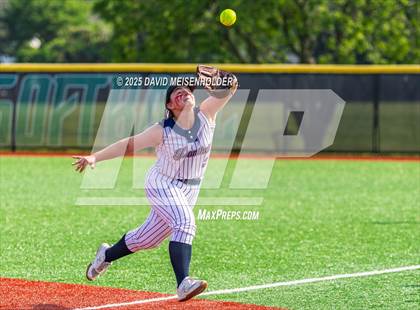 Thumbnail 2 in Miller place vs Mineola (NYPHSAA Class A Round 1) photogallery.