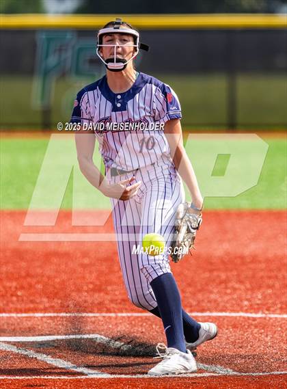 Thumbnail 2 in Miller place vs Mineola (NYPHSAA Class A Round 1) photogallery.