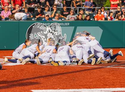 Thumbnail 1 in Miller place vs Mineola (NYPHSAA Class A Round 1) photogallery.