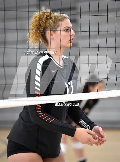 Thumbnail 2 in Central vs. Mater Dei (Durango Fall Classic) photogallery.