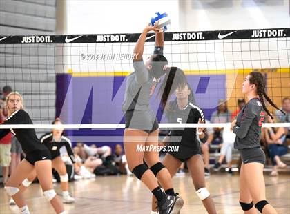 Thumbnail 3 in Central vs. Mater Dei (Durango Fall Classic) photogallery.