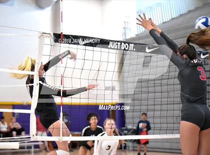Thumbnail 2 in Central vs. Mater Dei (Durango Fall Classic) photogallery.