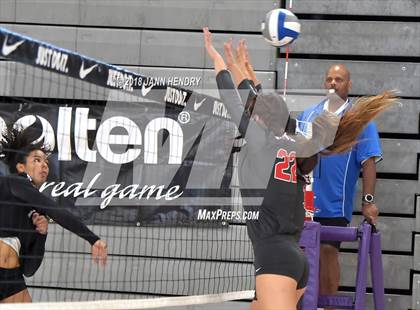 Thumbnail 1 in Central vs. Mater Dei (Durango Fall Classic) photogallery.