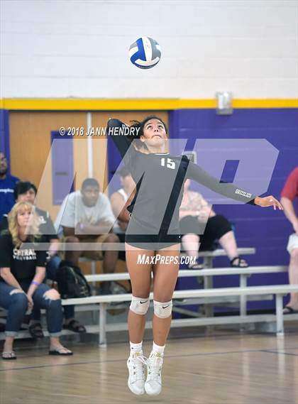 Thumbnail 3 in Central vs. Mater Dei (Durango Fall Classic) photogallery.