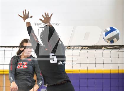 Thumbnail 1 in Central vs. Mater Dei (Durango Fall Classic) photogallery.