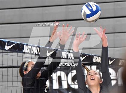Thumbnail 1 in Central vs. Mater Dei (Durango Fall Classic) photogallery.