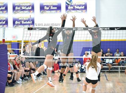 Thumbnail 2 in Central vs. Mater Dei (Durango Fall Classic) photogallery.