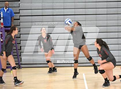 Thumbnail 3 in Central vs. Mater Dei (Durango Fall Classic) photogallery.