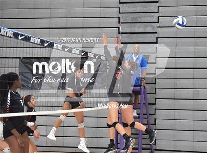 Thumbnail 3 in Central vs. Mater Dei (Durango Fall Classic) photogallery.