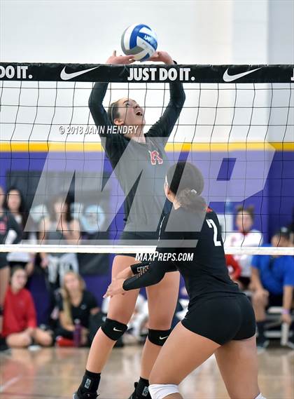 Thumbnail 3 in Central vs. Mater Dei (Durango Fall Classic) photogallery.