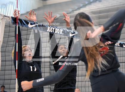 Thumbnail 2 in Central vs. Mater Dei (Durango Fall Classic) photogallery.
