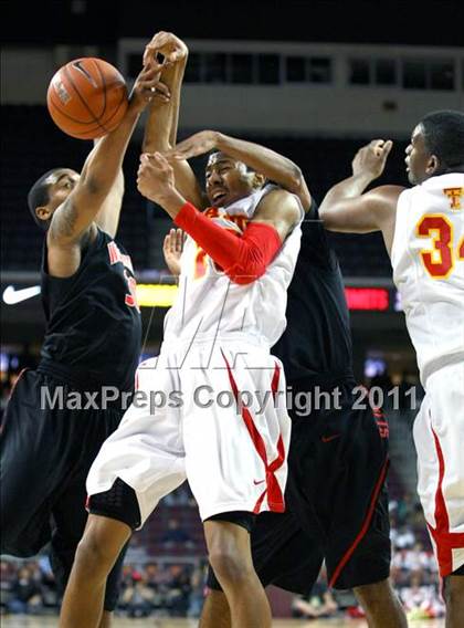 Thumbnail 1 in Taft vs. Westchester (CIF LACS Final) photogallery.