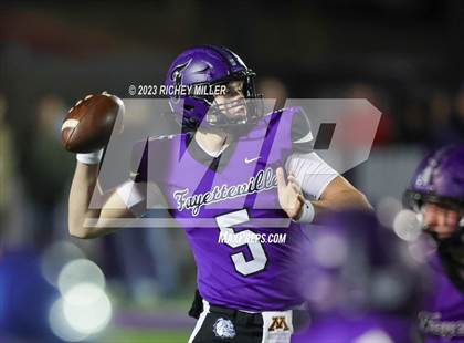 Thumbnail 3 in Conway vs. Fayetteville (AAA 7A Semifinal) photogallery.