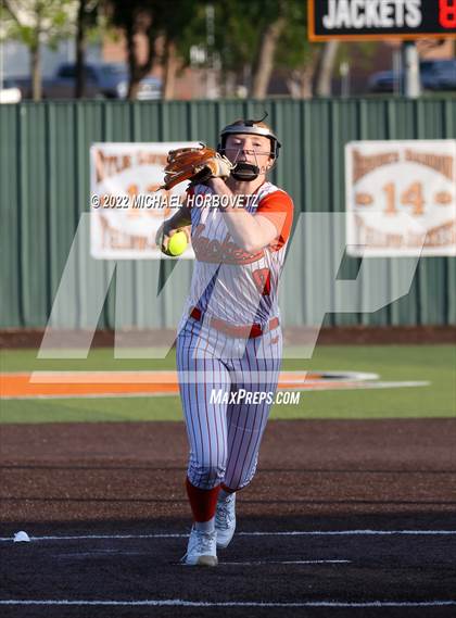 Thumbnail 1 in Rockwall vs. Rowlett (UIL 6A Bi-District) photogallery.