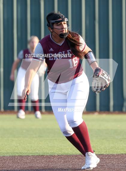 Thumbnail 1 in Rockwall vs. Rowlett (UIL 6A Bi-District) photogallery.