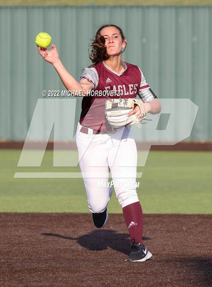 Thumbnail 1 in Rockwall vs. Rowlett (UIL 6A Bi-District) photogallery.