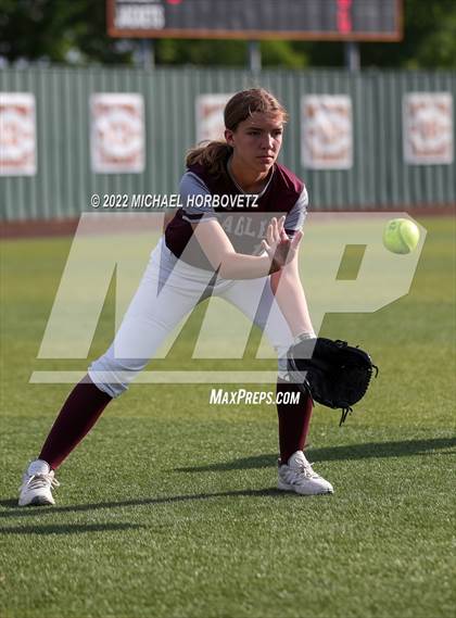 Thumbnail 1 in Rockwall vs. Rowlett (UIL 6A Bi-District) photogallery.