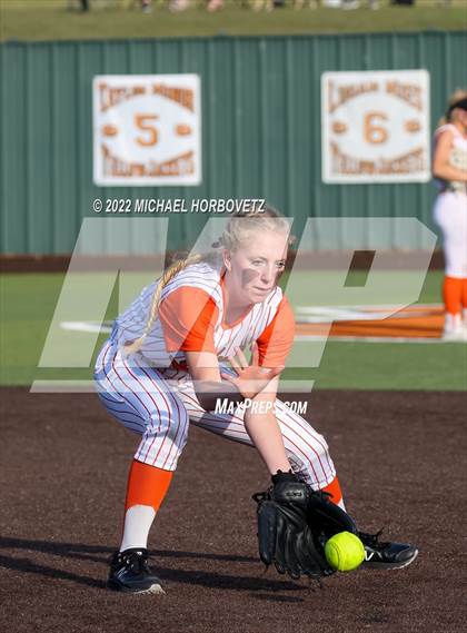 Thumbnail 1 in Rockwall vs. Rowlett (UIL 6A Bi-District) photogallery.