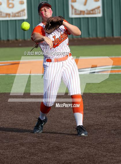 Thumbnail 1 in Rockwall vs. Rowlett (UIL 6A Bi-District) photogallery.