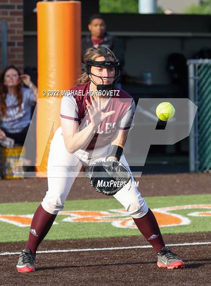 Thumbnail 3 in Rockwall vs. Rowlett (UIL 6A Bi-District) photogallery.
